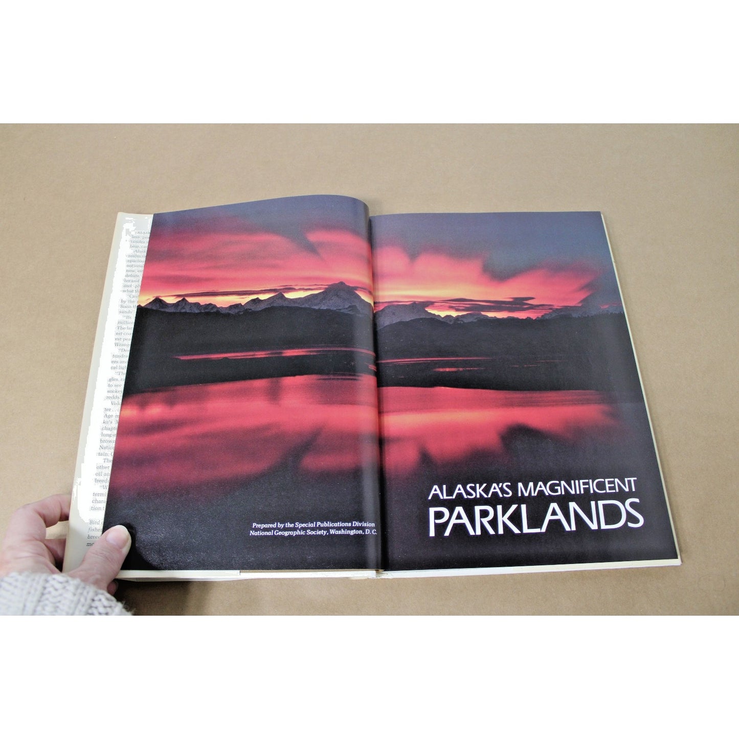 Alaska's Magnificent Parklands (National Geographic), 1984 Hardcover w/ DJ