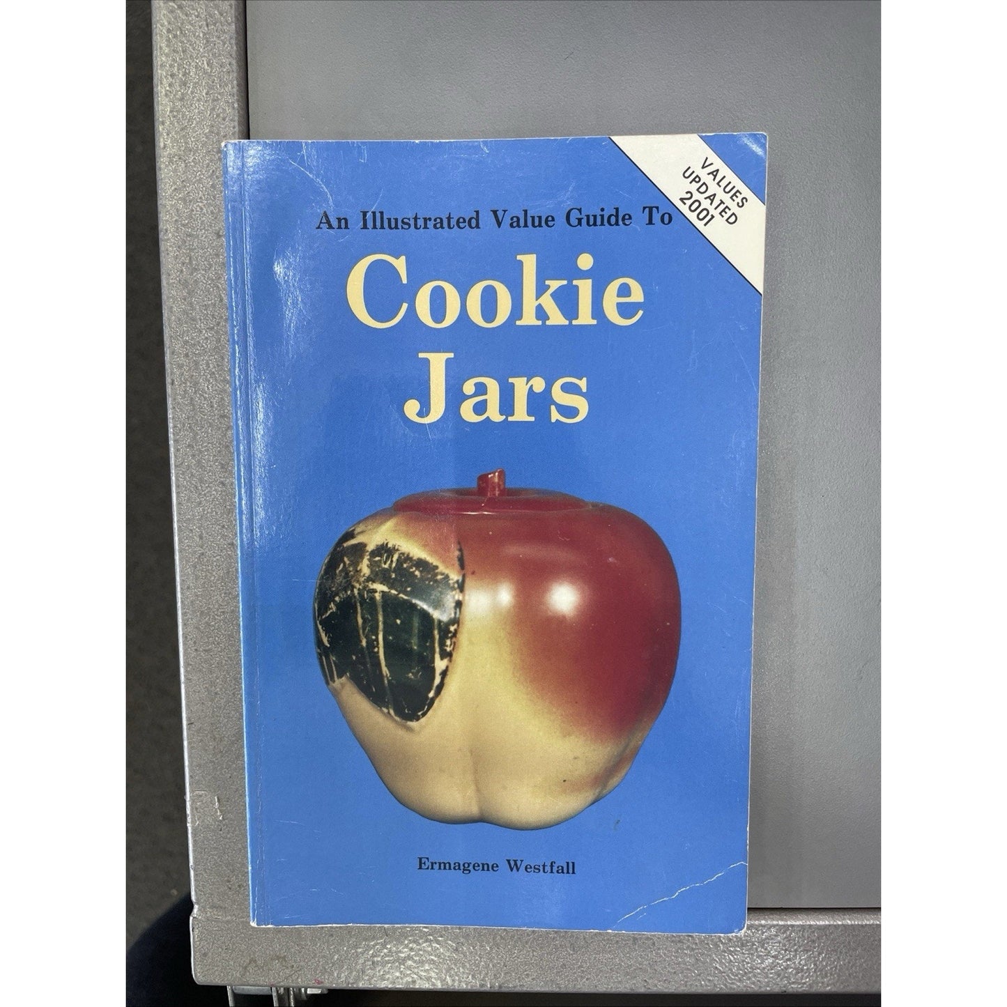 An Illustrated Value Guide to Cookie Jars by Ermagene Westfall 1983 Update 2001