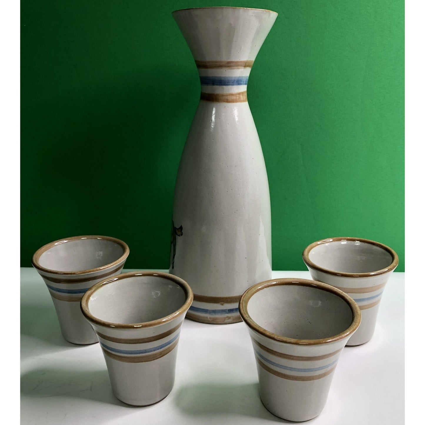 Vintage LOUISVILLE STONEWARE Made In KENTUCKY Derby DECANTER Carafe & 4 CUPS SET