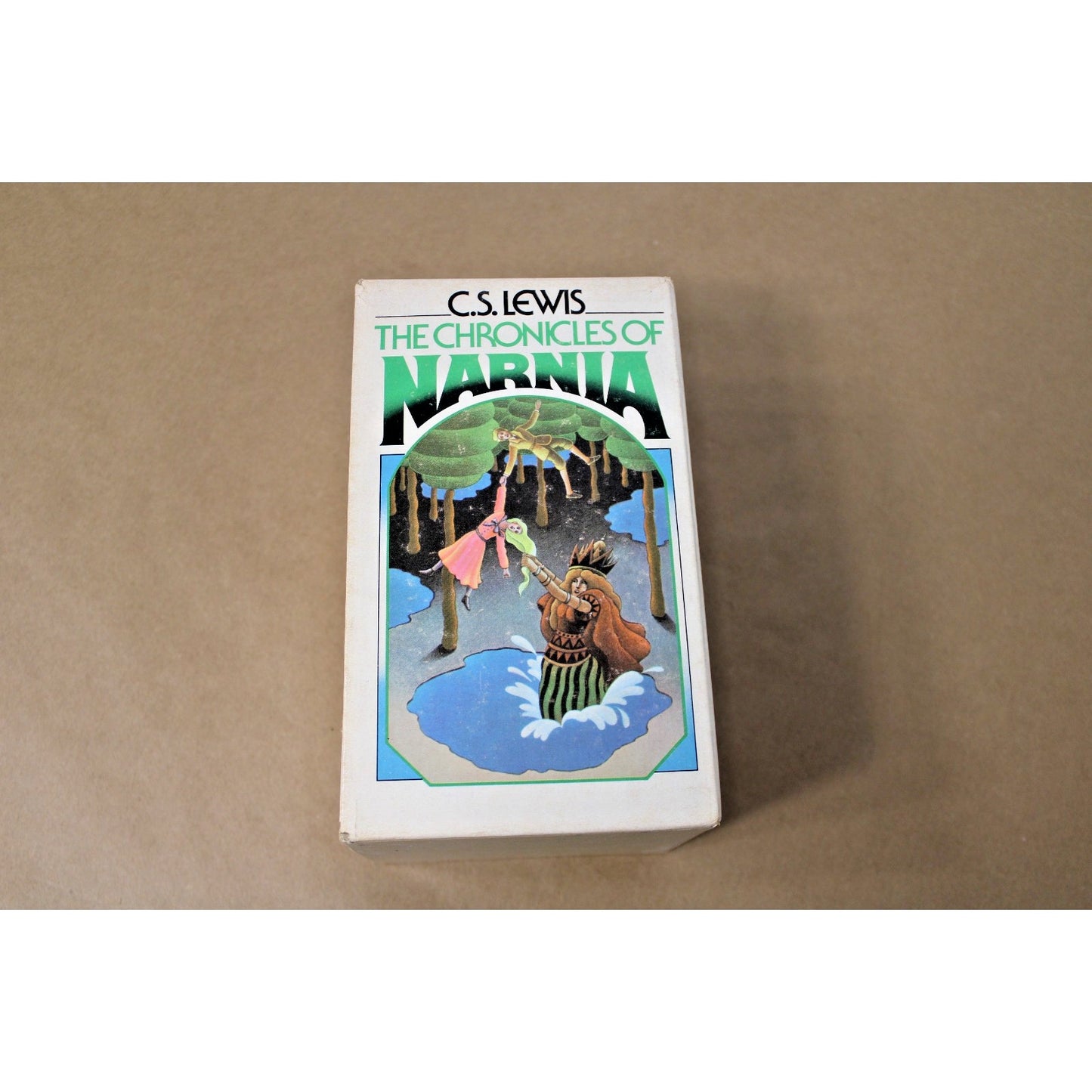 Vintage Chronicles of Narnia Box Set, 7 books by C.S.Lewis, Art by Roger Hane