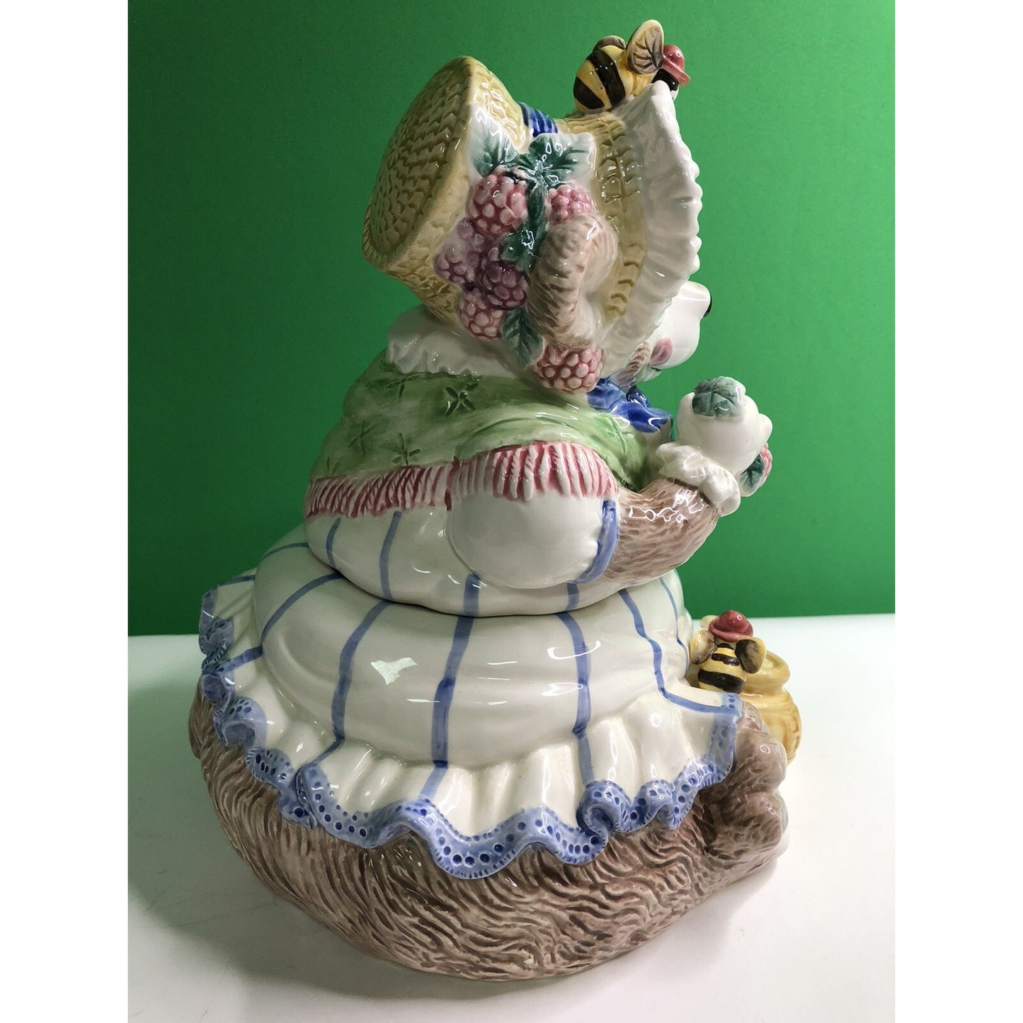 1991 FITZ & FLOYD Large Bonnet Bear COOKIE JAR Bees Honey Pot Blue Ribbon