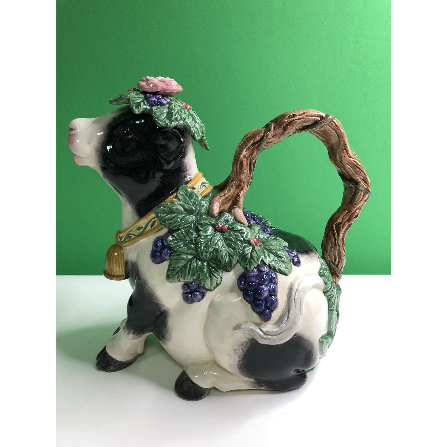 1994 Fitz & Floyd HEIDI HOLSTEIN TEAPOT Pitcher 35 oz Cow Giftware Grapevine Lid
