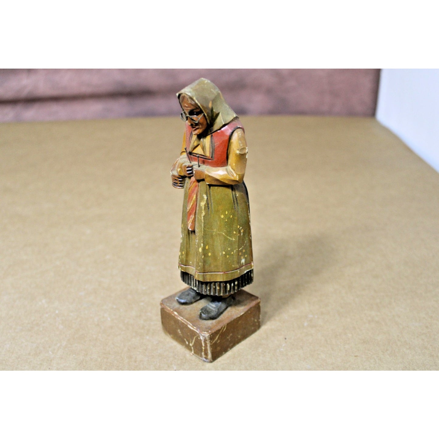 ANRI Hand-Carved Wooden Figure, Made in Italy, 7 inch Knitting Grandmother