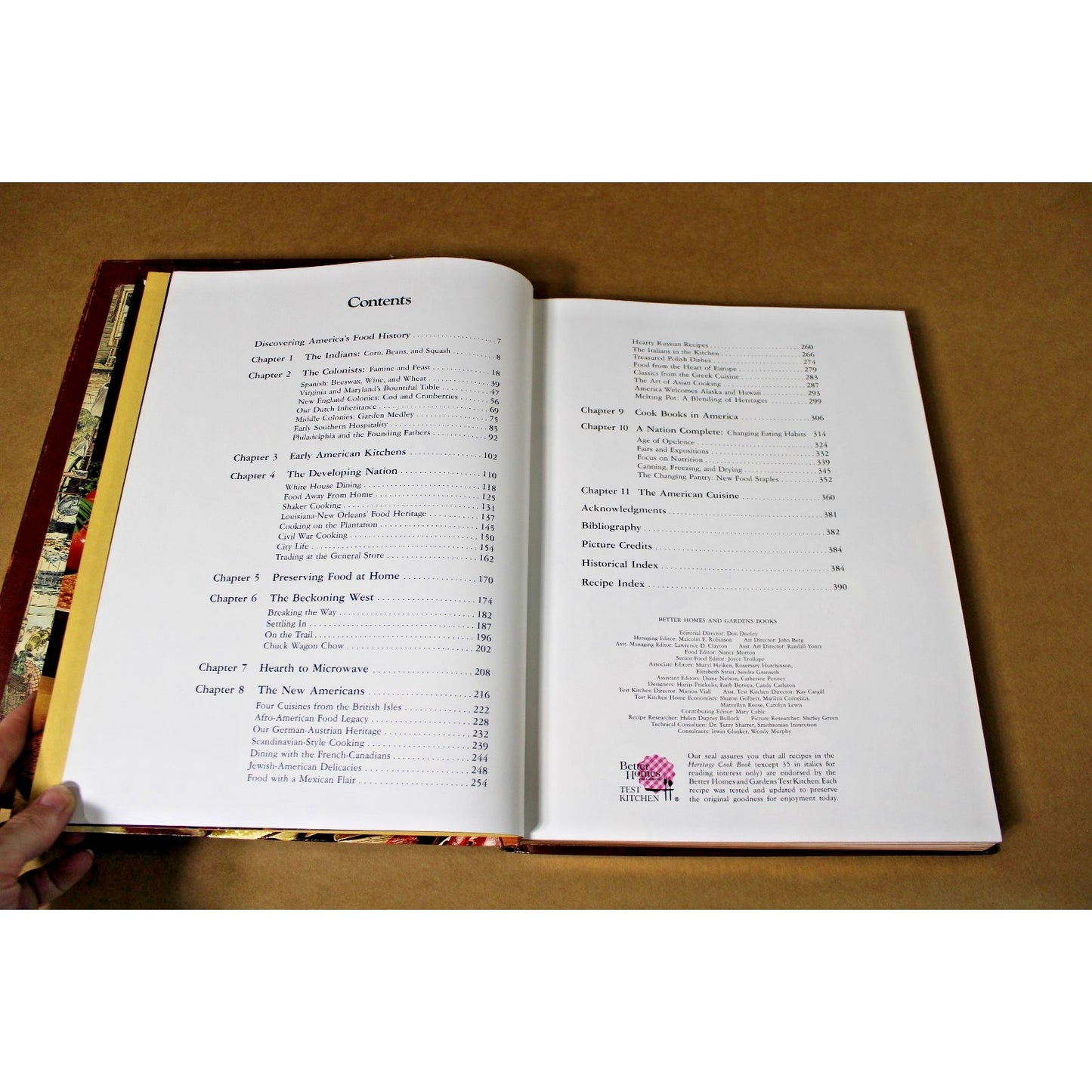 Vintage 1975 Better Homes And Gardens Heritage Cook Book, Hardcover w/ Slipcase