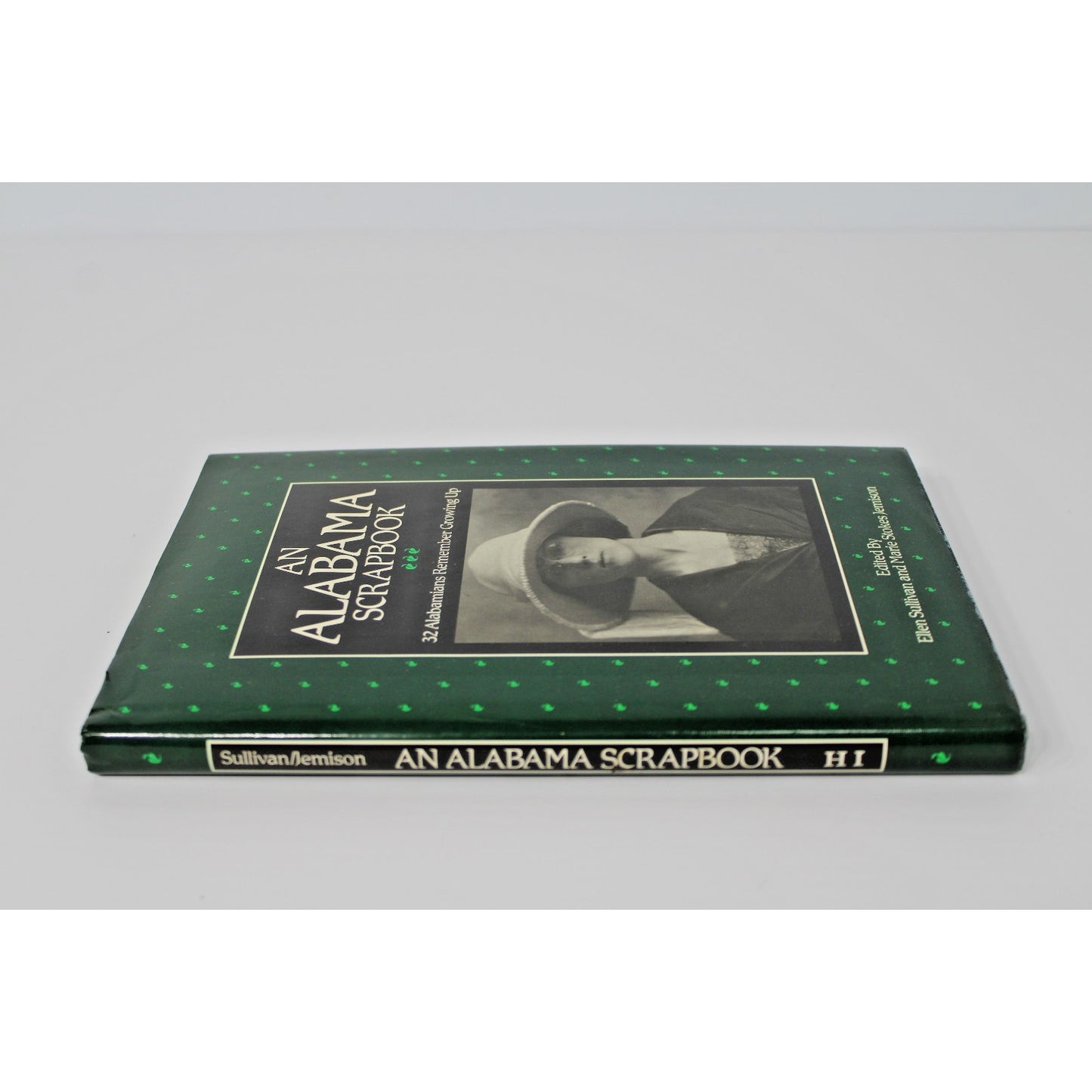 An Alabama Scrapbook: 32 Alabamians Remember Growing Up- Sullivan & Jemison 1988