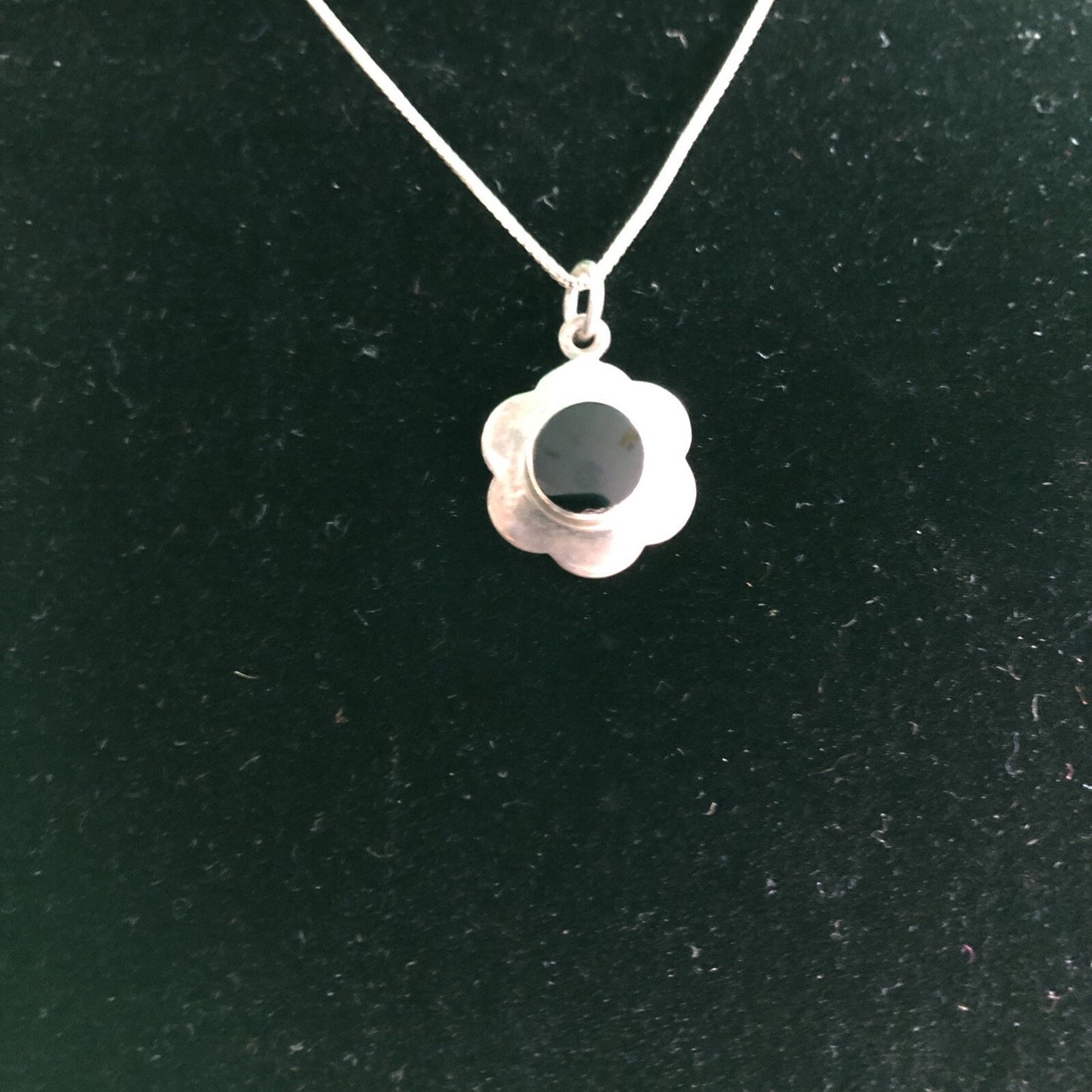 Vintage Sterling Silver 18” Box Chain And Onyx Floral Pendant .925