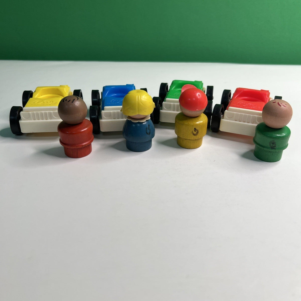 Vintage Fisher Price Little People Lot Of 8 Pieces 4 Cars 4 Drivers