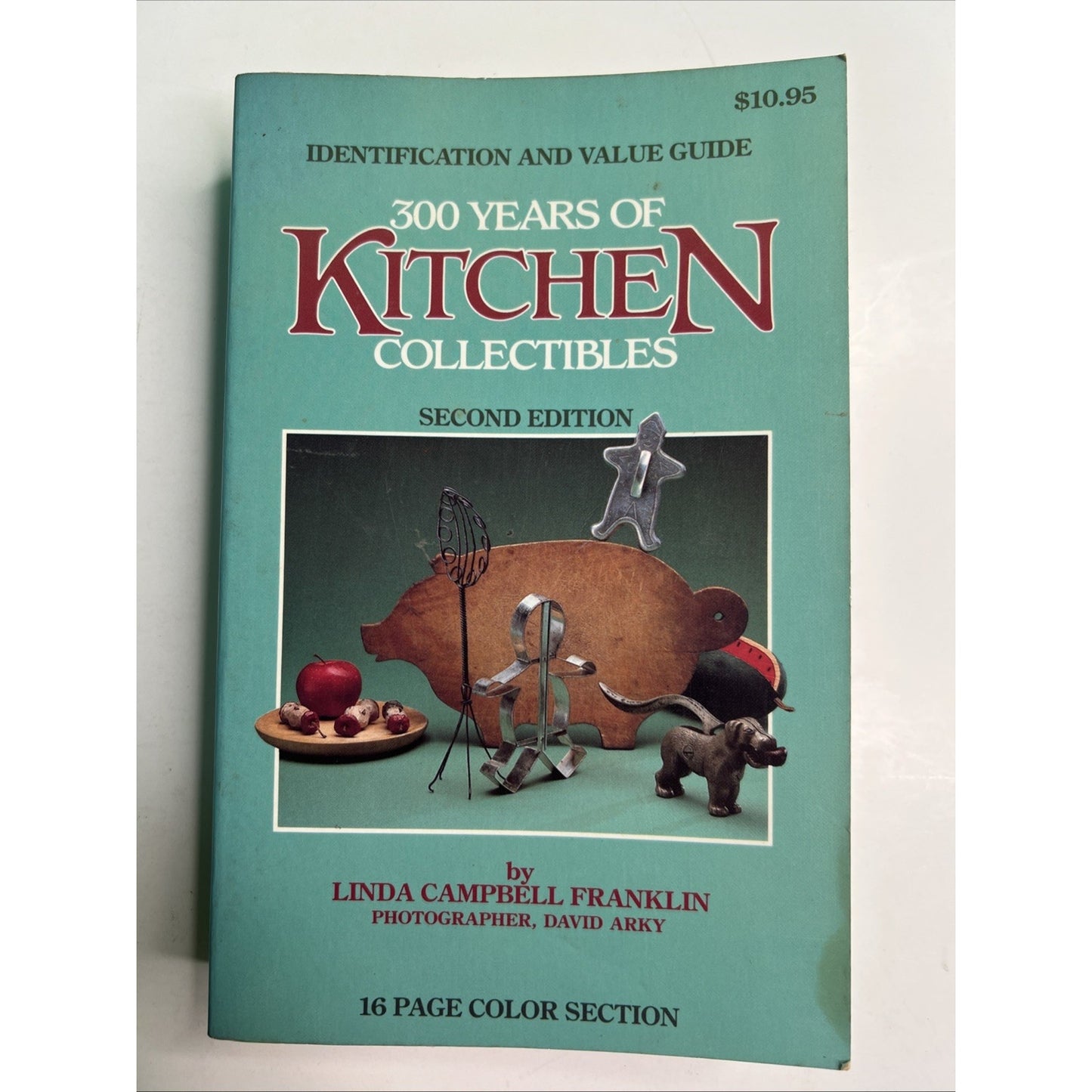 300 Years of Kitchen Collectibles by Linda Campbell Franklin 1984 PB 577 pages
