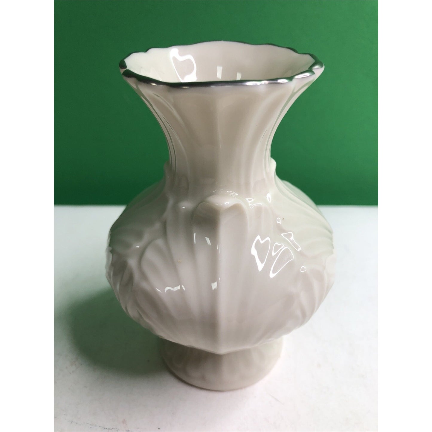 Lenox Elfin Bud Vase Small Ivory Leaf Cream with 24K Gold Trim USA 4 1/2" 1980's