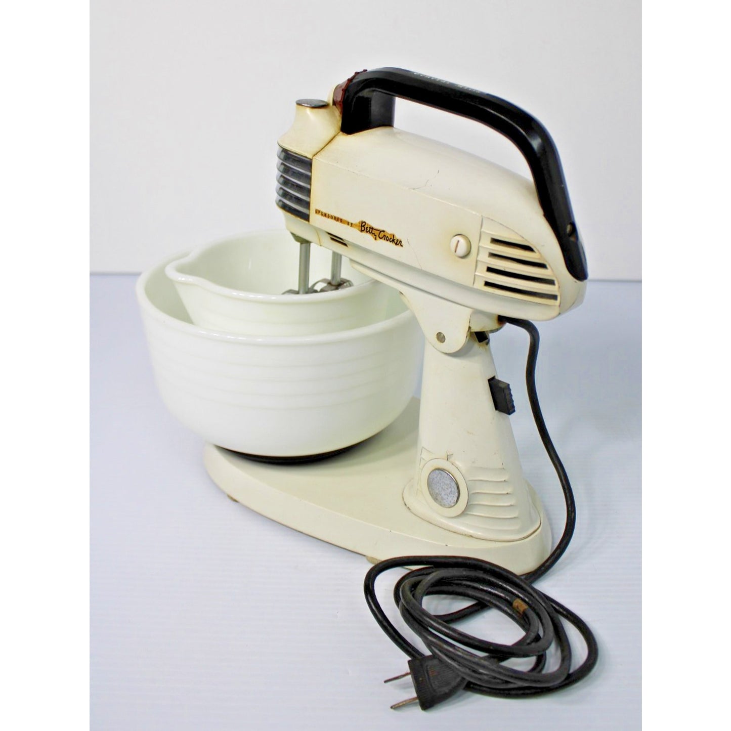 Vintage 1958 General Mills Betty Crocker Stand Mixer Model GM-7A- Complete!