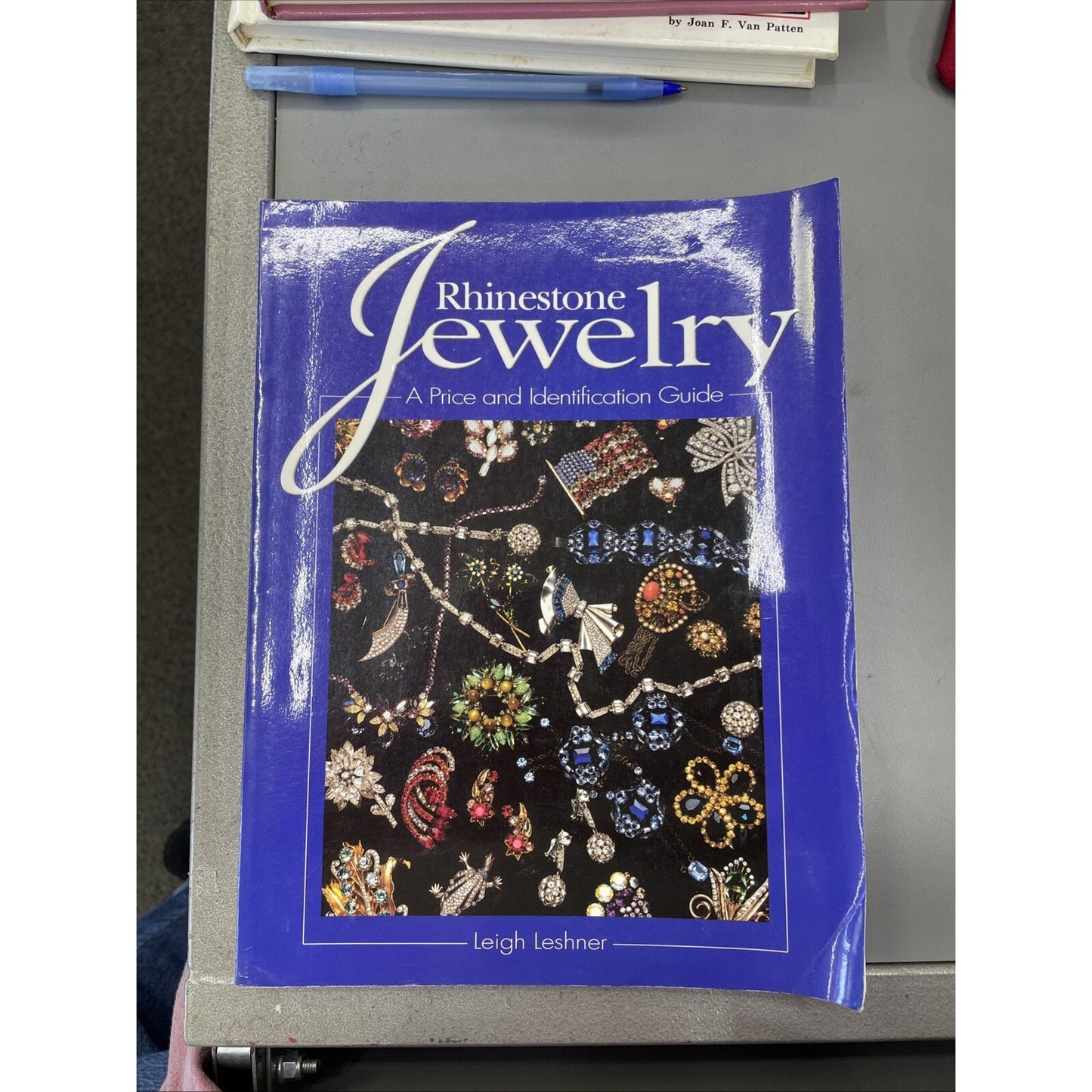 RHINESTONE JEWELRY: A PRICE AND IDENTIFICATION GUIDE By Leigh Leshner 2003 PB