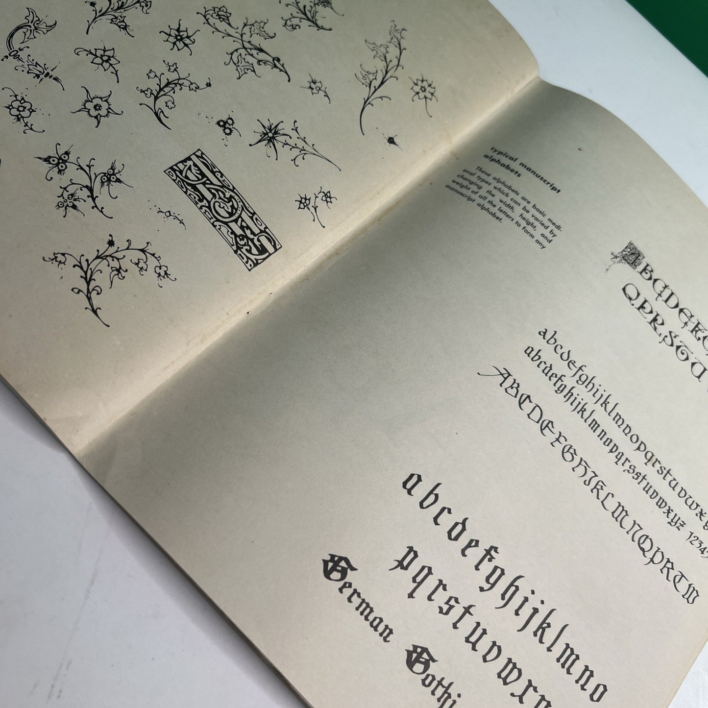 Higgins Ink Co., New York Design Group / Lettering PB Book Second Edition 1949