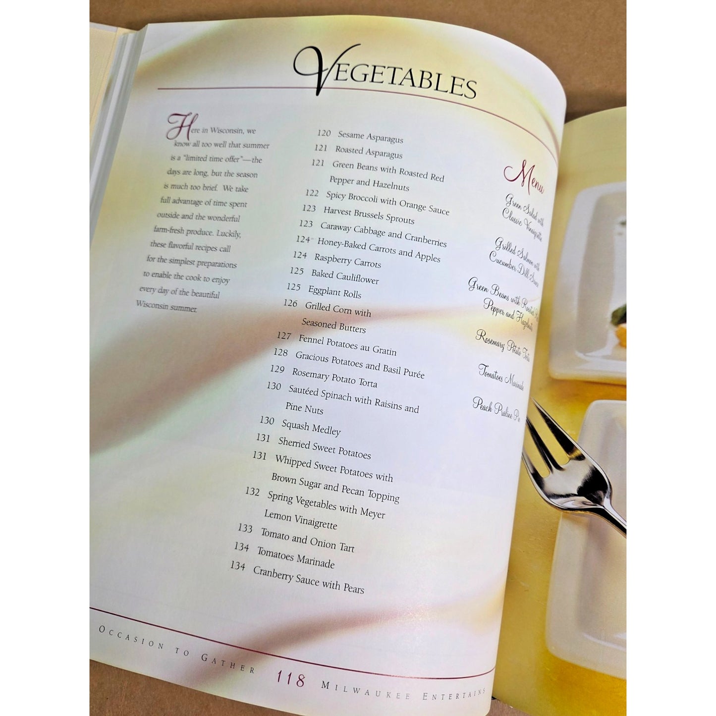 An Occasion to Gather: Milwaukee Entertains Junior League Cookbook - Like New