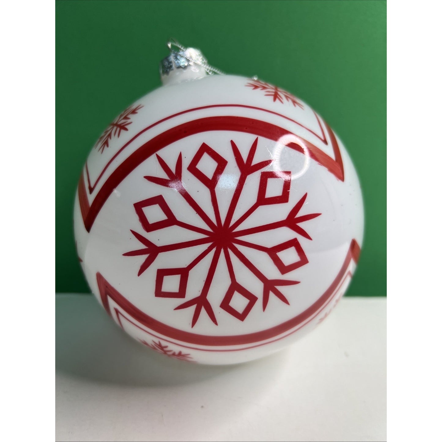 5.25 INCH WHITE W/RED SNOWFLAKE GLASS ROUND ORNAMENT
