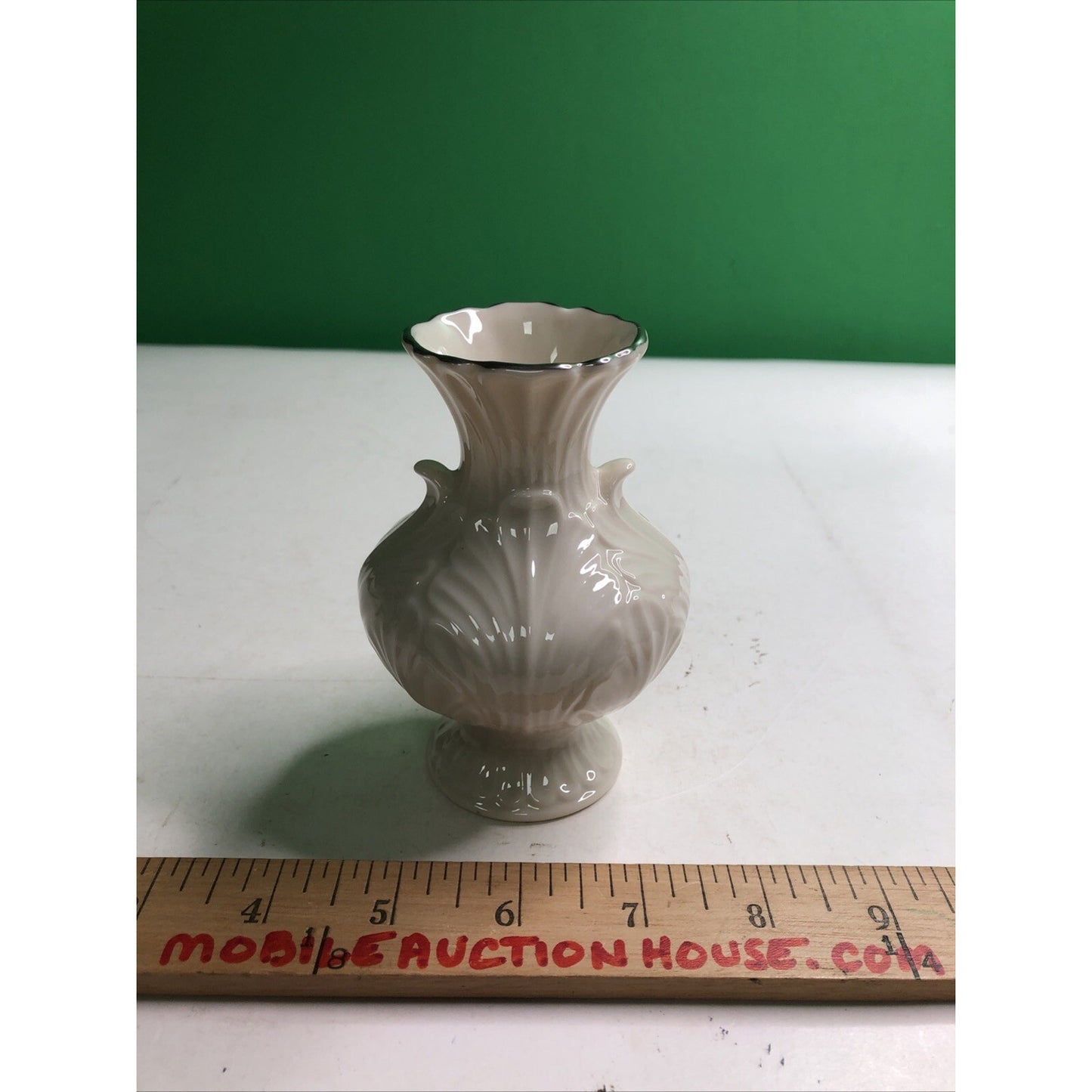 Lenox Elfin Bud Vase Small Ivory Leaf Cream with 24K Gold Trim USA 4 1/2" 1980's