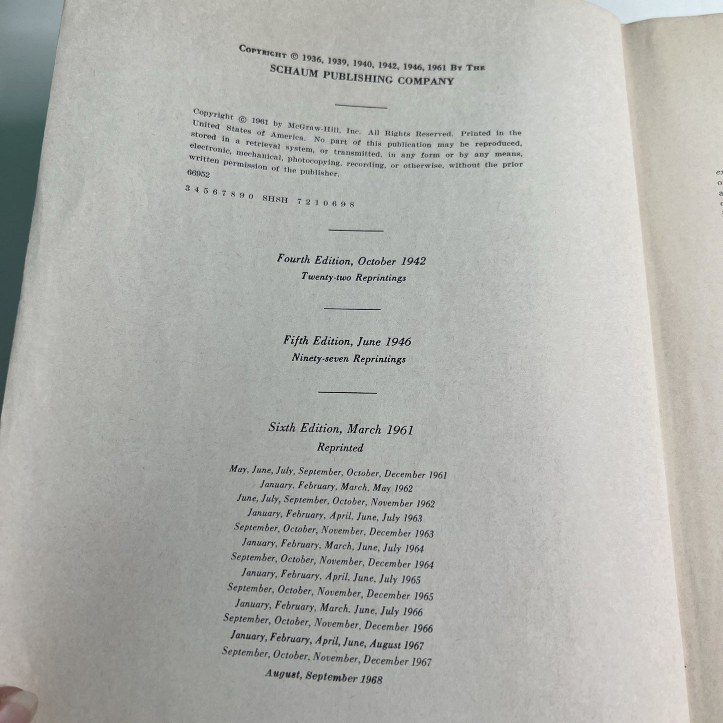 Schaum's Outline Series Theory and Problems of College Physics Sixth Edition PB