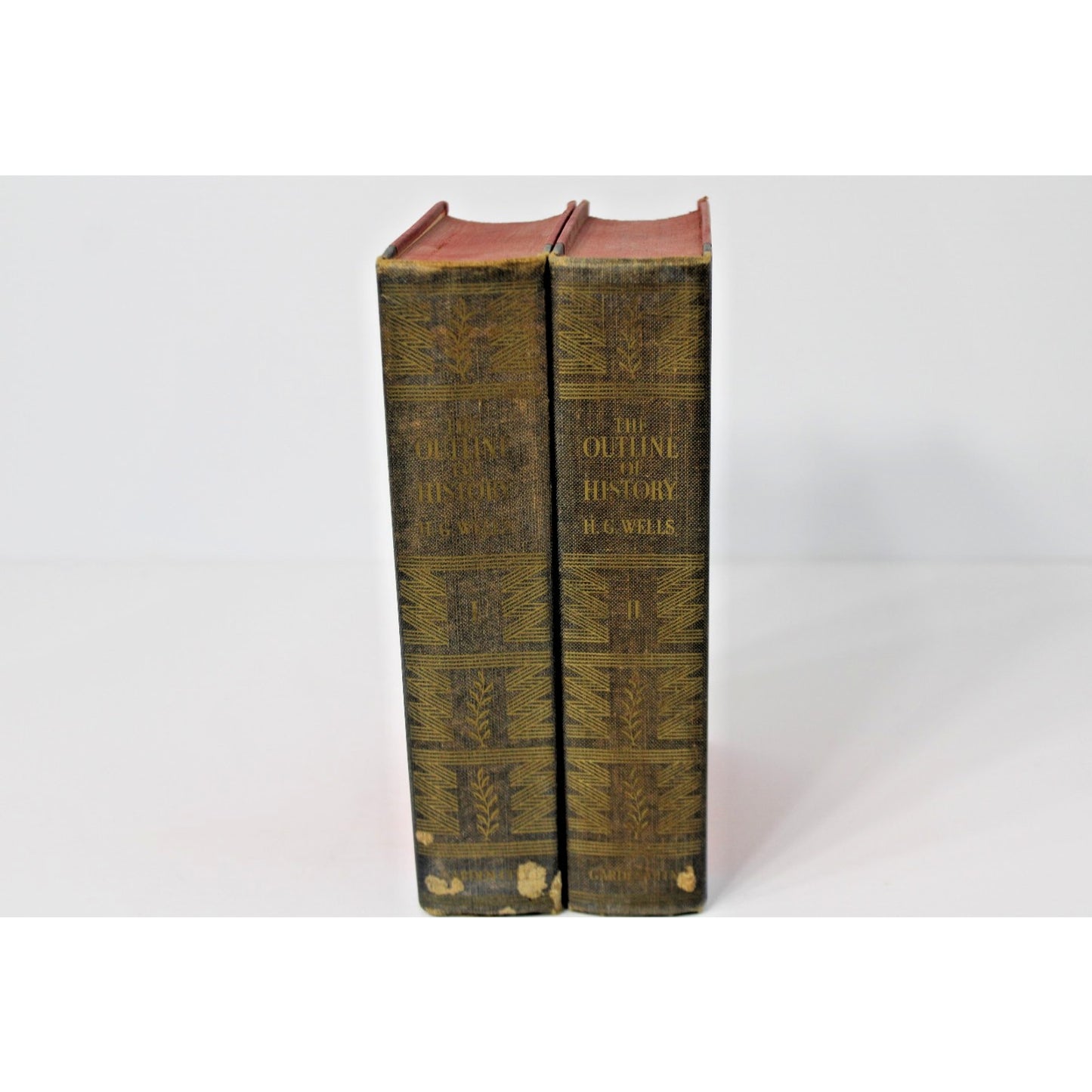 H.G. Wells- The Outline of History Vol. 1 & 2, Vintage 1949 Hardcover Set of 2