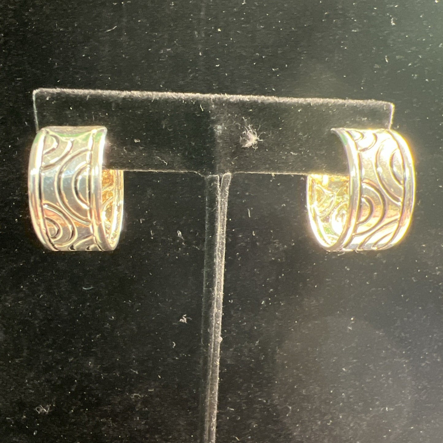Vintage Silver Textured Geometric Pattern Hoop Earrings Pierced 1” Diameter