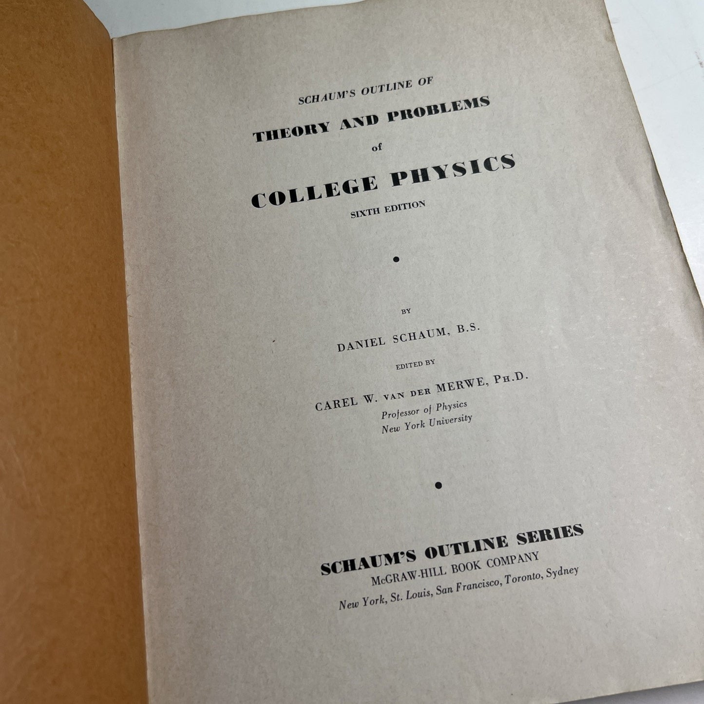 Schaum's Outline Series Theory and Problems of College Physics Sixth Edition PB