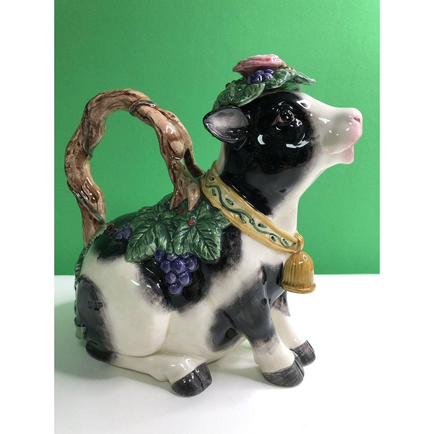 1994 Fitz & Floyd HEIDI HOLSTEIN TEAPOT Pitcher 35 oz Cow Giftware Grapevine Lid